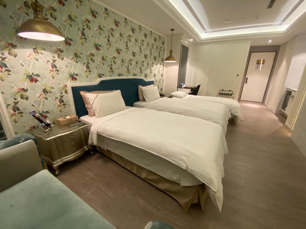U-Her Hotel Tajcshung Kültér fotó