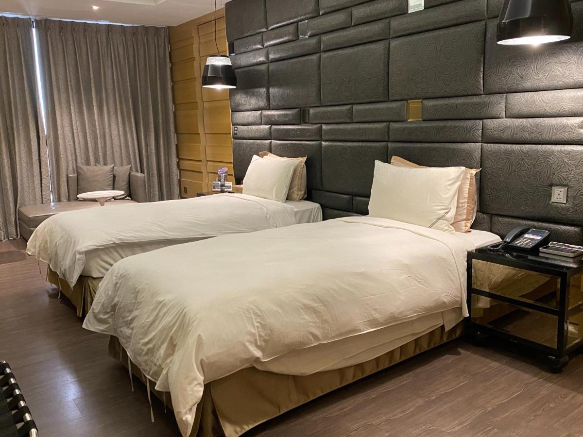 U-Her Hotel Tajcshung Kültér fotó