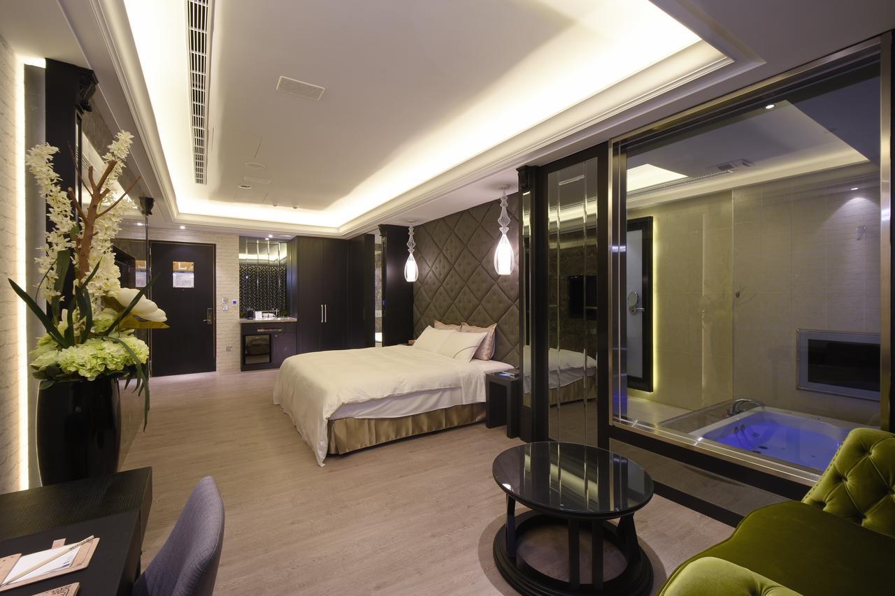 U-Her Hotel Tajcshung Kültér fotó
