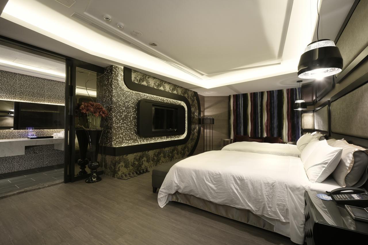 U-Her Hotel Tajcshung Kültér fotó