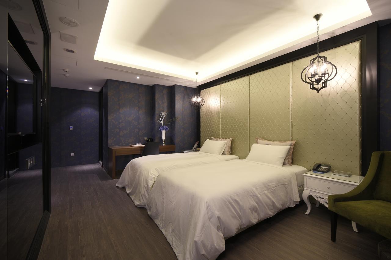 U-Her Hotel Tajcshung Kültér fotó