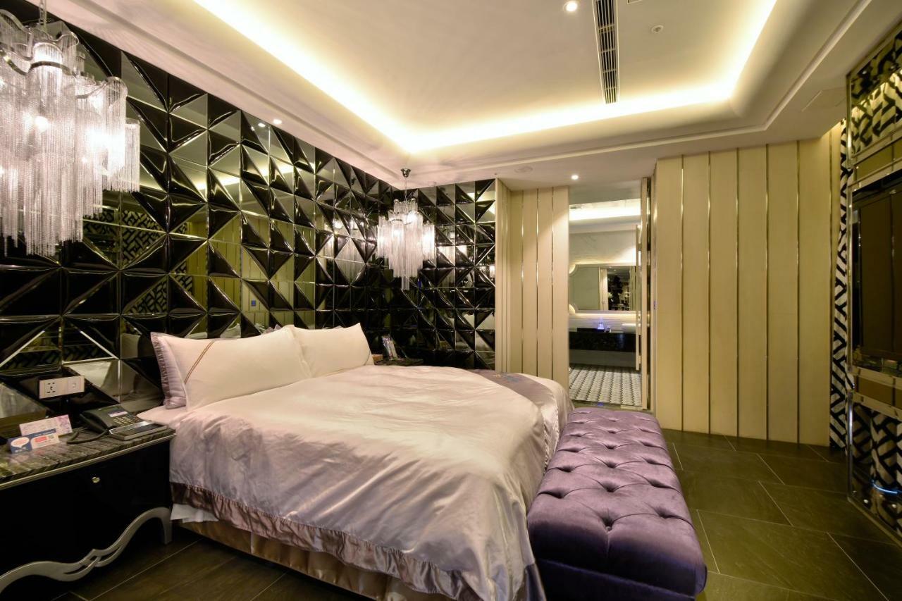 U-Her Hotel Tajcshung Kültér fotó
