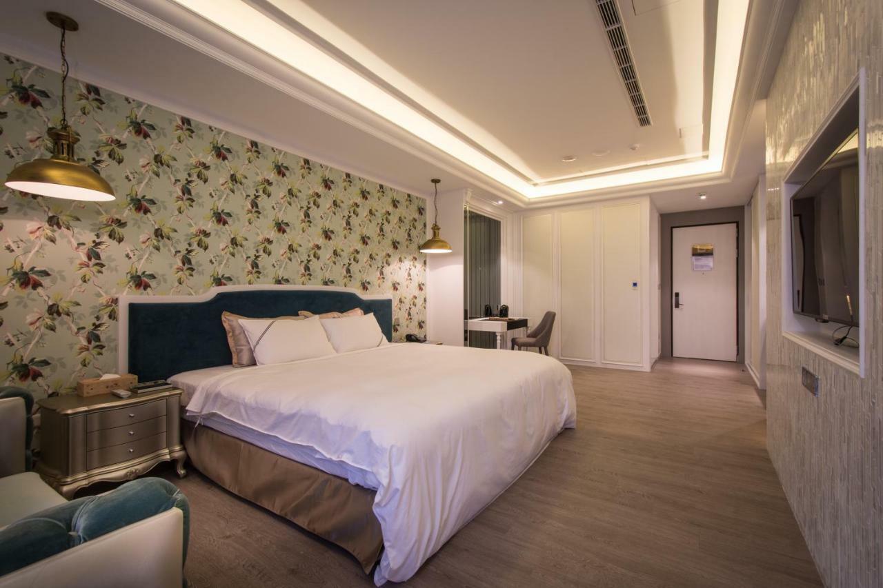 U-Her Hotel Tajcshung Kültér fotó