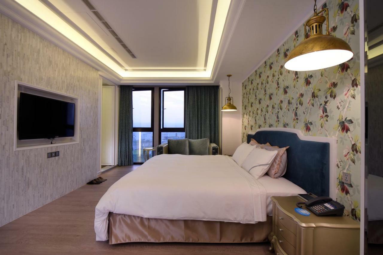 U-Her Hotel Tajcshung Kültér fotó