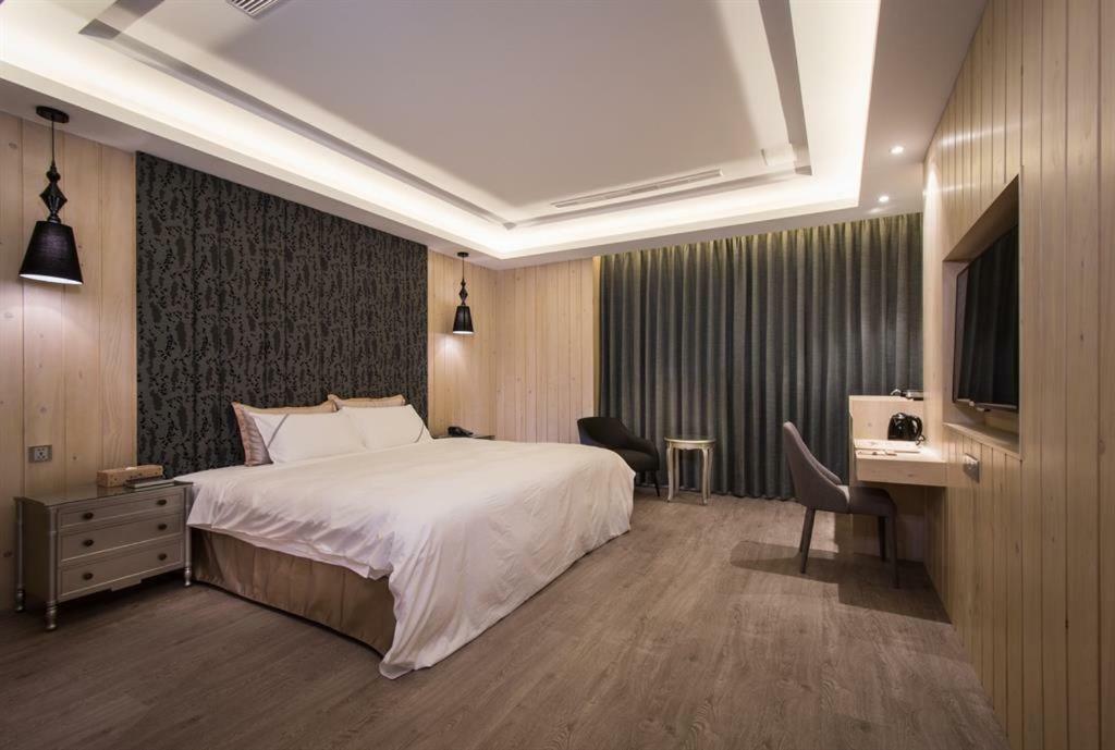 U-Her Hotel Tajcshung Kültér fotó