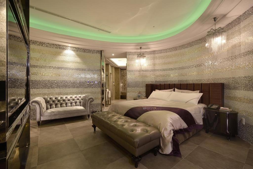 U-Her Hotel Tajcshung Kültér fotó